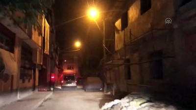 cikmaz sokak - Adana'da polisten kaçmaya çalışan şüpheli kovalamaca sonucu yakalandı Videosu