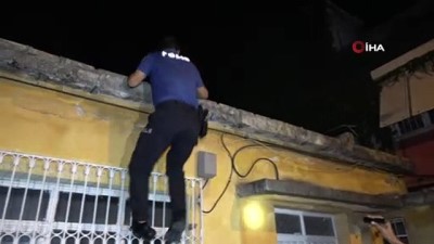 polis merkezi -  Silahlı saldırganlar saklandıkları evin damında polis tarafından yakalandı Videosu