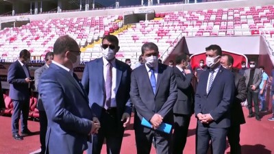 milli mac - Vali Ayhan, milli maç öncesi Yeni 4 Eylül Stadı'nı inceledi - SİVAS Videosu