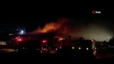  - Ankara’da bir kargo şirketinin deposunda büyük çaplı yangın çıktı. Olay yerine çok sayıda itfaiye ekibi sevk edildi.