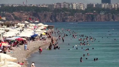 golgeli - Antalya'da sıcaktan bunalanlar sahillerde yoğunluk oluşturdu Videosu