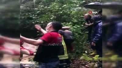  Giresun'da fındık bahçesinde derenin taşması nedeniyle mahsur kalan yaşlı çift itfaiye yardımıyla kurtarıldı