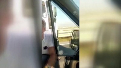 saglik ekipleri - Trafikte tartıştığı sürücüyü bıçakla yaralayıp kaçan şüphelinin yakalanması için çalışma başlatıldı - İSTANBUL Videosu