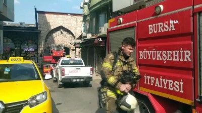 polis ekipleri -  Bursa Tarihi Kapalı Çarşı'da korkutan yangın Videosu