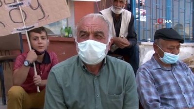 isyan -  Köyün girişine hırsızlar için pankart asıp, türkü bestelediler Videosu