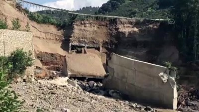 is makinesi - Sele kapılan askerlerle iş makinesi operatörünü arama çalışmaları sürüyor (4) - GİRESUN Videosu