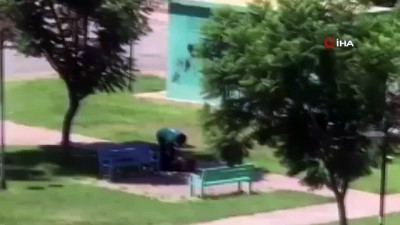 gesi -  Antalya’da parkta kadını yere yatırıp böyle dövdü Videosu