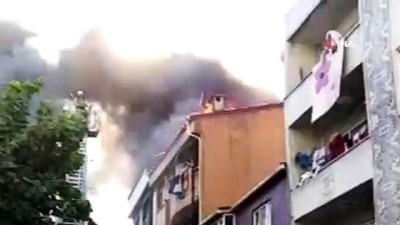 cati yangini -  Bayrampaşa’da çatı yangını: 4 kişi dumandan etkilendi Videosu