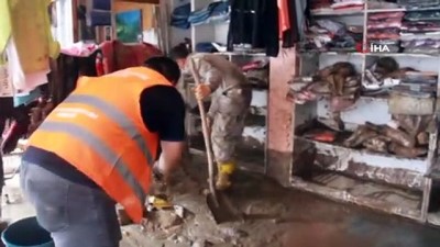  200’den fazla jandarma Dereli’de iş yerlerinin temizlik çalışmasına katılıyor