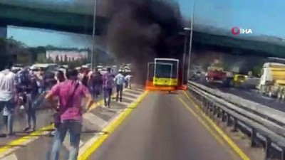 polis ekipleri -  Alev alev yanan metrobüs demir yığınına döndü Videosu