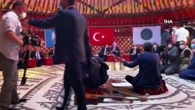 mezarlik ziyareti -  Cumhurbaşkanı Recep Tayyip Erdoğan, ‘1071 Sultan Alparslan Ahlat Otağı’na geldi Videosu
