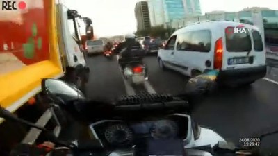motosiklet surucusu -  E-5 Karayolu’nda motosikletliye çarpıp kaçan sürücü trafikte terör estirdi... O anlar kamerada Videosu