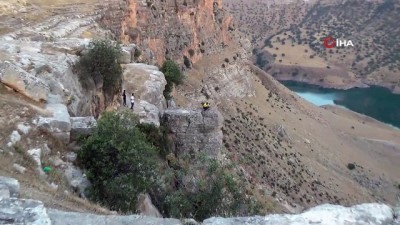 yabanci turist -  Fotoğraf çekmek uğruna canlarını hiçe sayıyorlar Videosu