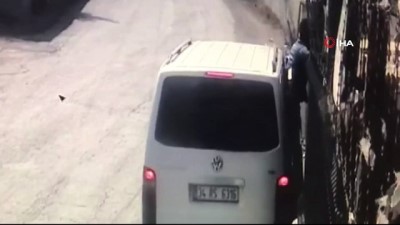 hirsiz -  Gözü dönmüş hırsızlar, kaçarken arabayı çalışanların üzerine sürdü Videosu