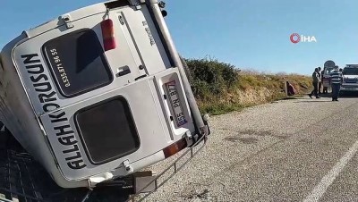 yolcu minibus -  Samsun'da yolcu minibüsü ile kamyon çarpıştı: 1 ölü, 6 yaralı Videosu