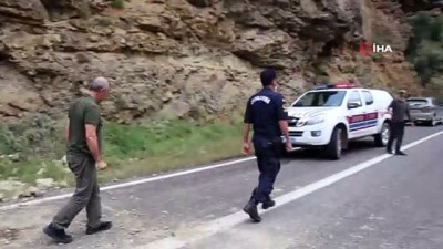kanyon -  Yolu kapatan dev kayalar vatandaşlar ve jandarma tarafından temizlendi Videosu