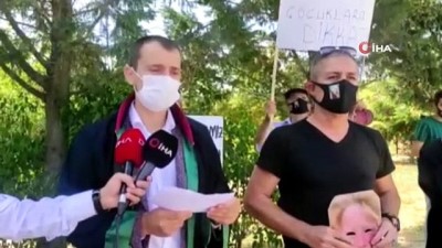 evlat acisi -  Evinin önünde aracın çarptığı 10 yaşındaki Enes’in ailesi adliye önünde eylem yaptı Videosu