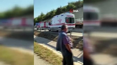  Otomobil kamyona arkadan çarptı: 4 yaralı