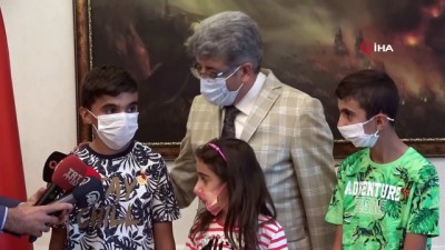 bulduk -  Alnı öpülesi çocuklardan alkışlanacak hareket kamerada Videosu