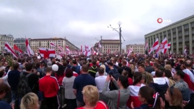 polis mudahale -  - Belarus'ta göstericiler kiliseye kaçtı, polis dışarıda kalanları gözaltına aldı Videosu