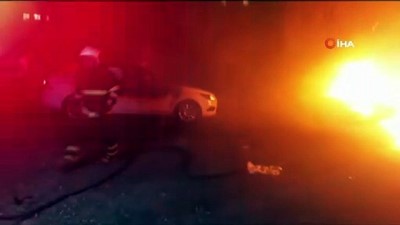 a haber -  Çakmakla oynayan çocuklar 2 otomobili yaktı Videosu