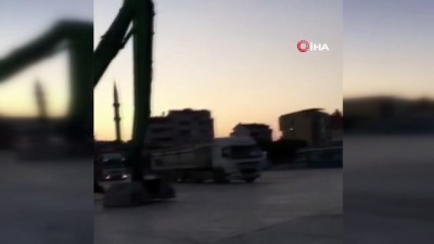 felaket -  El freni inik unutulan araç denize uçtu Videosu