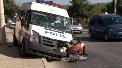 polis ekipleri -  İzmir'de polis aracının da karıştığı kazada 3 kişi yaralandı Videosu