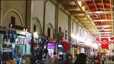 aktuel -  'Pes' dedirten görüntü...Yere atılan maskeyi alıp yüzüne taktı Videosu