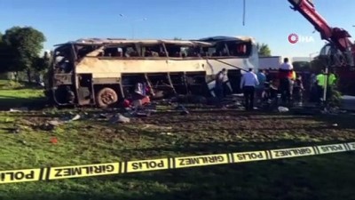 servis otobusu -  Eskişehir’de feci kaza: 2 ölü, 12 yaralı Videosu
