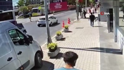 carpma ani -  Tramvayın otobüse çarpma anı kamerada Videosu