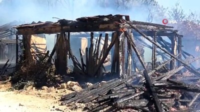  Bolu’da alev alev yanan 2 baraka ve 1 odunluk küle döndü