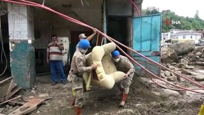 askeri arac -  Giresun’da selzedelerin ev eşyaları askeri araçlarla taşınıyor Videosu