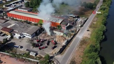 polis ekipleri -  Kocaeli’de geri dönüşüm tesisinde yangın Videosu