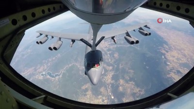 uluslararasi hava sahasi -  Türk uçaklarından ABD B-52'sine havada destek Videosu