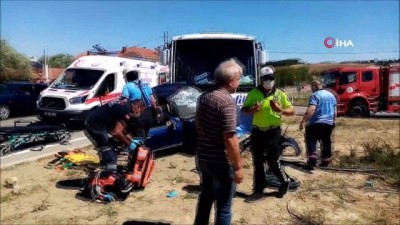 yolcu minibus -  Yaşlı çifti feci kaza ayırdı: 1 ölü, 1 ağır yaralı Videosu