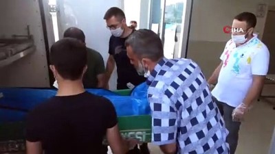 cenaze araci -  Acılı baba, oğlunu son yolculuğuna öperek yolladı Videosu