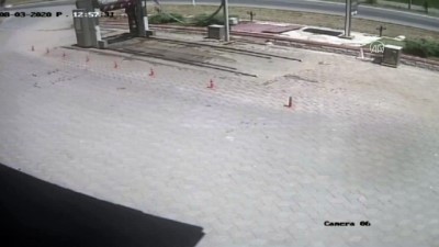 akaryakit istasyonu - Otomobil devrildi: 3 yaralı - SİVAS Videosu