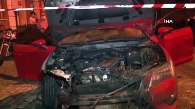 patlama sesi -  Küçükçekmece’de gece vakti 2 otomobil alev alev yandı Videosu