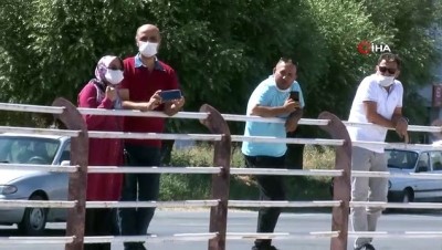  Kayseri'de otomobil kanala uçtu, itfaiye ekipleri sürücüyü kurtarmak için seferber oldu