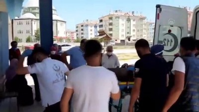 ilk mudahale - Sivas'ta traktörün altında kalan sürücü yaralandı Videosu