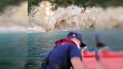 kamera -  Tekneyi su aldı, mahsur kalan 7 kişiyi sahil güvenlik kurtardı Videosu