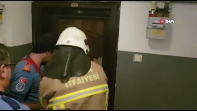 intihar -  İntihar edeceğini söyledi polis ve itfaiye alarma geçip kapıyı kırdı Videosu