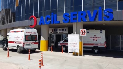 acil servis - Şarampole devrilen otomobildeki 6 kişi yaralandı - ERZİNCAN Videosu