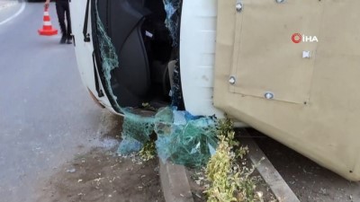 kirim -  Aşırı alkollü sürücü önce refüje çarptı, ardından yola devrildi Videosu