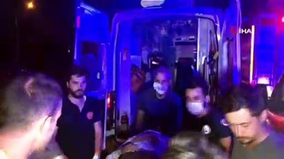 metro istasyonu -  Bursa’da otomobil ikiye bölündü...Can pazarında 2’si ağır 5 yaralı Videosu