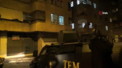 bomba uzmani -  Diyarbakır’da bir eve el yapımı patlayıcı atıldı Videosu