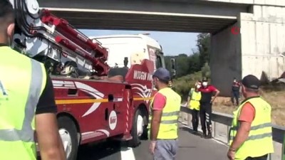 yolcu otobusu -  - Otobüs kazası sonrası yürek yakan görüntüler Videosu