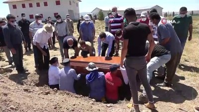 arkeoloji -  Ünlü arkeolog vasiyeti üzerine kazı başkanlığı yaptığı köye gömüldü Videosu