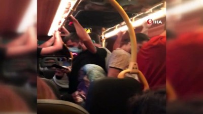  Minibüste üst üste yolculuk kamerada