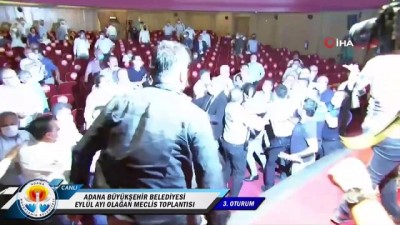  Adana Büyükşehir Belediye Meclisi’nde kavga... Başkan Mustafa Şahin Gökçe’nin dişi kırıldı